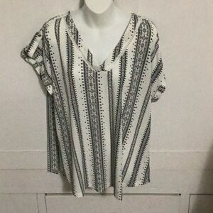 Black and White cap Sleeve Blouse with Intricate Pattern Flowers Size 1X